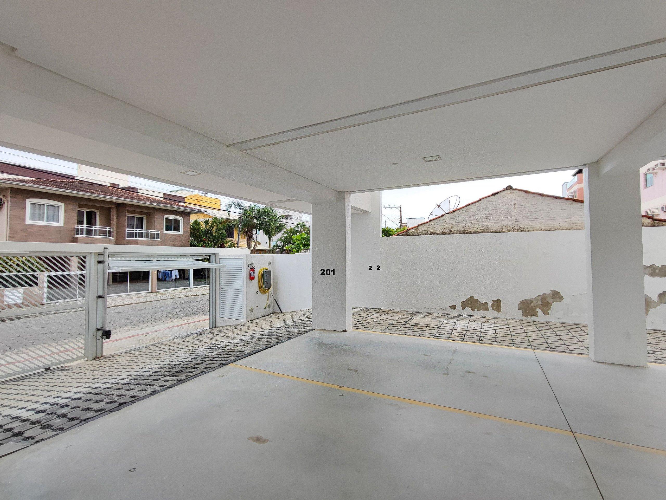 image-housing-carousel