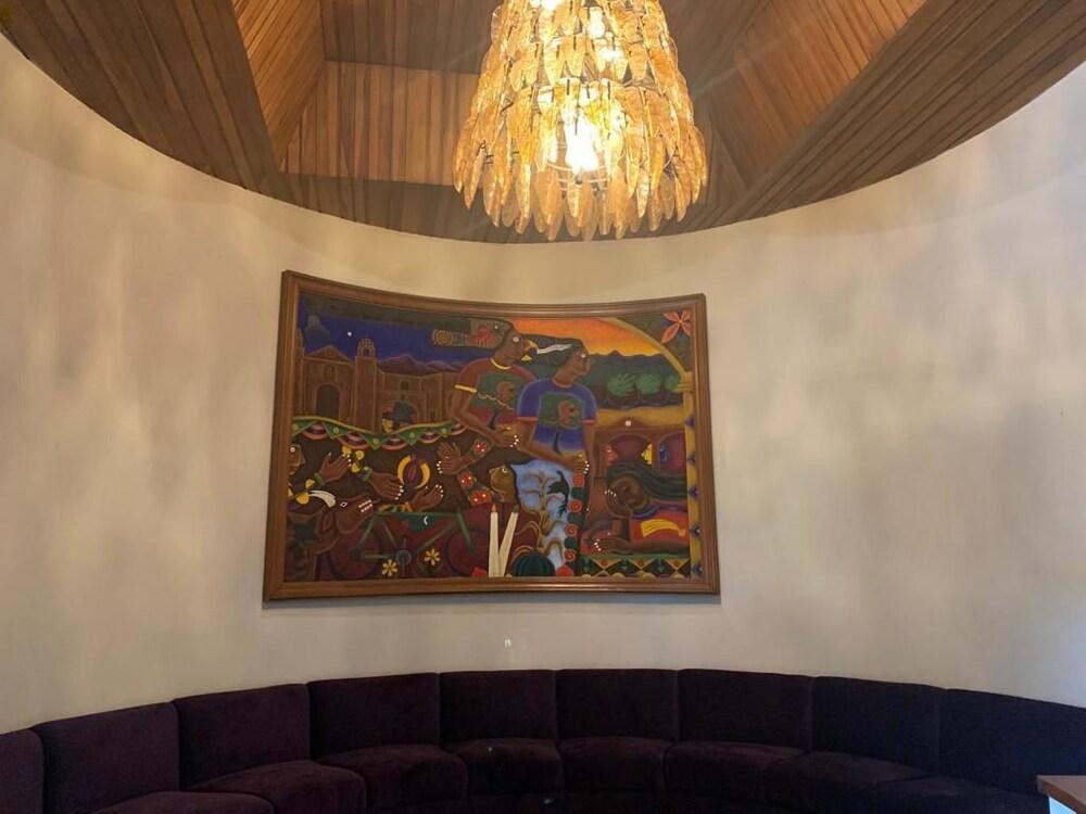 image-housing-carousel