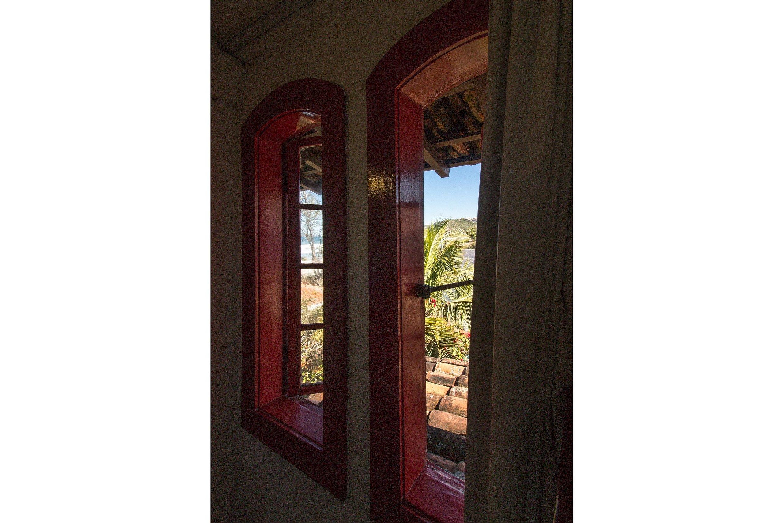 image-housing-carousel
