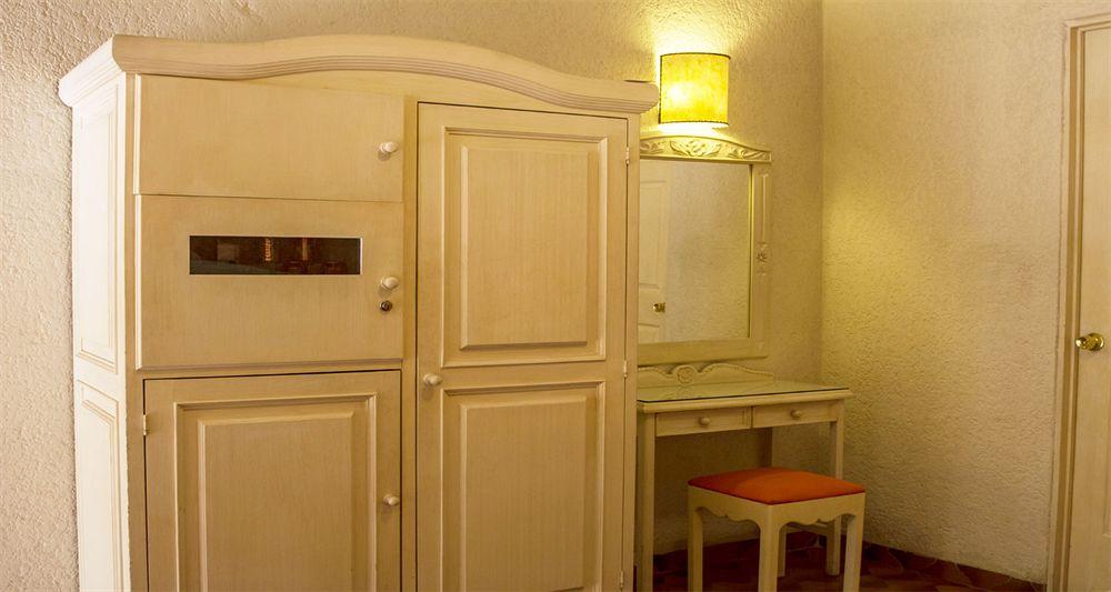 image-housing-carousel