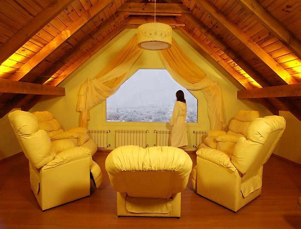 image-housing-carousel