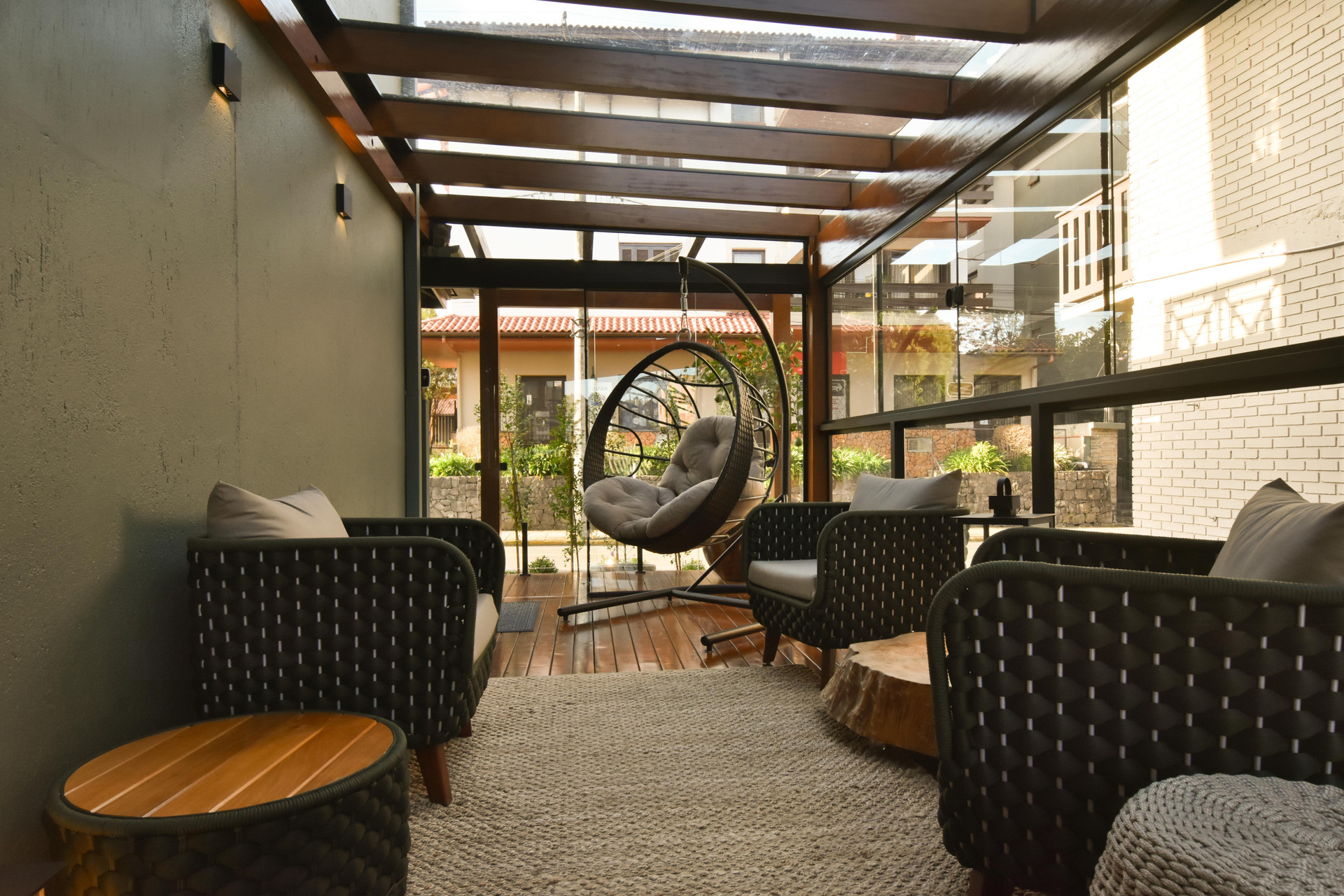 image-housing-carousel