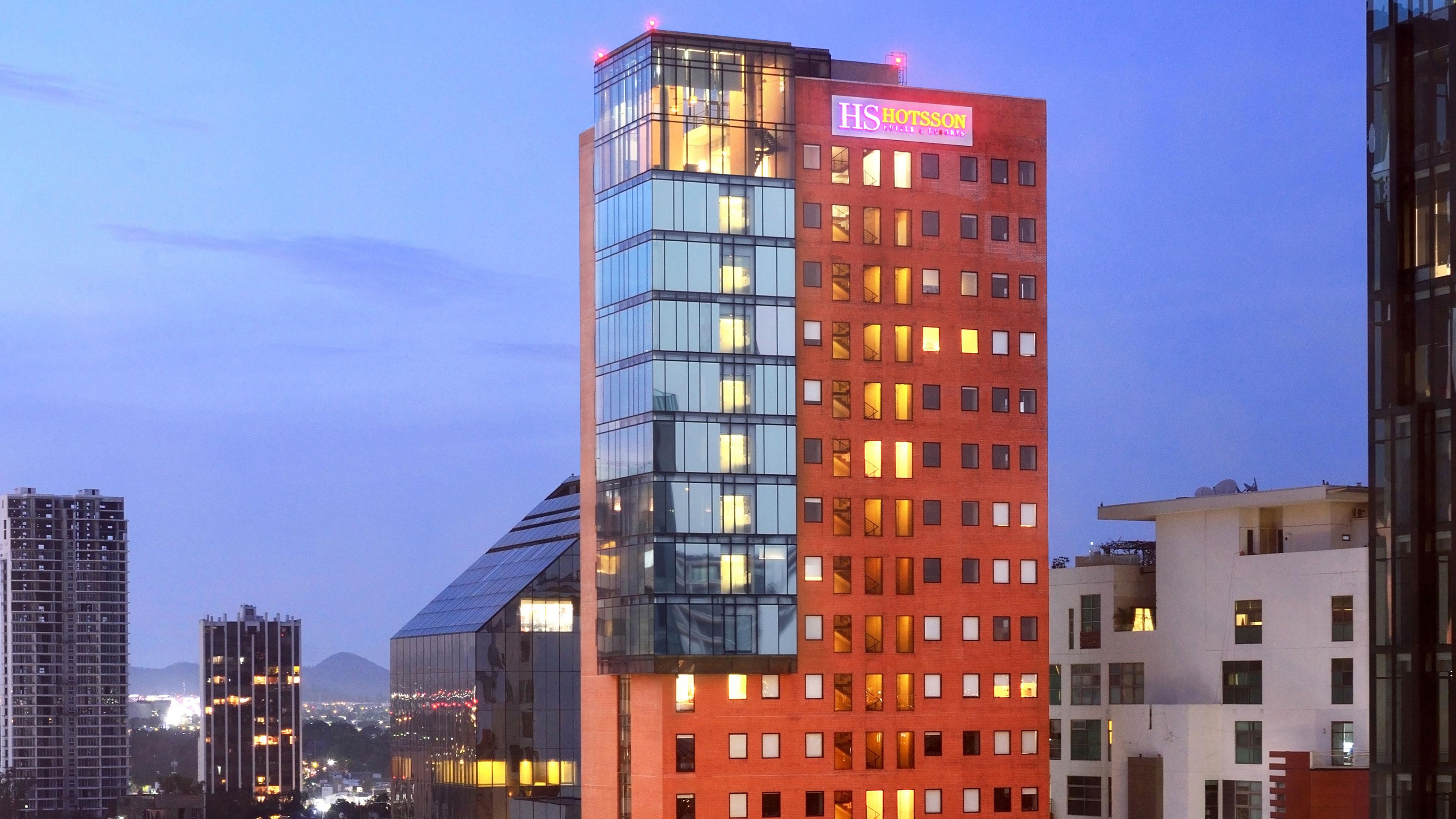 image-housing-carousel