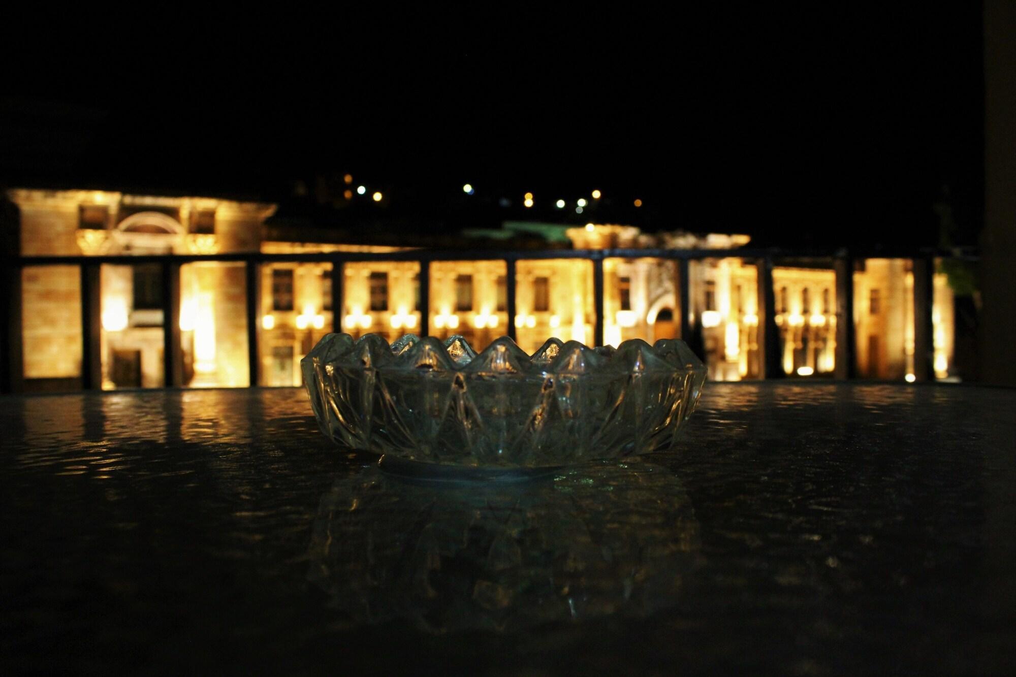 image-housing-carousel