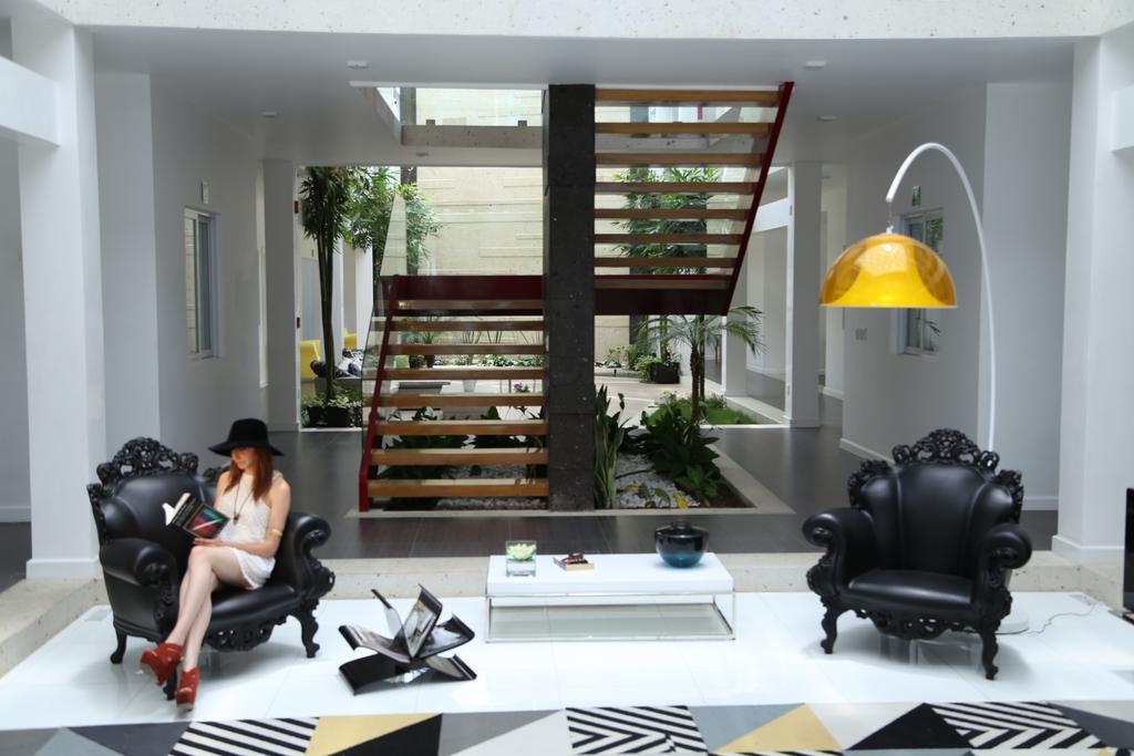 image-housing-carousel