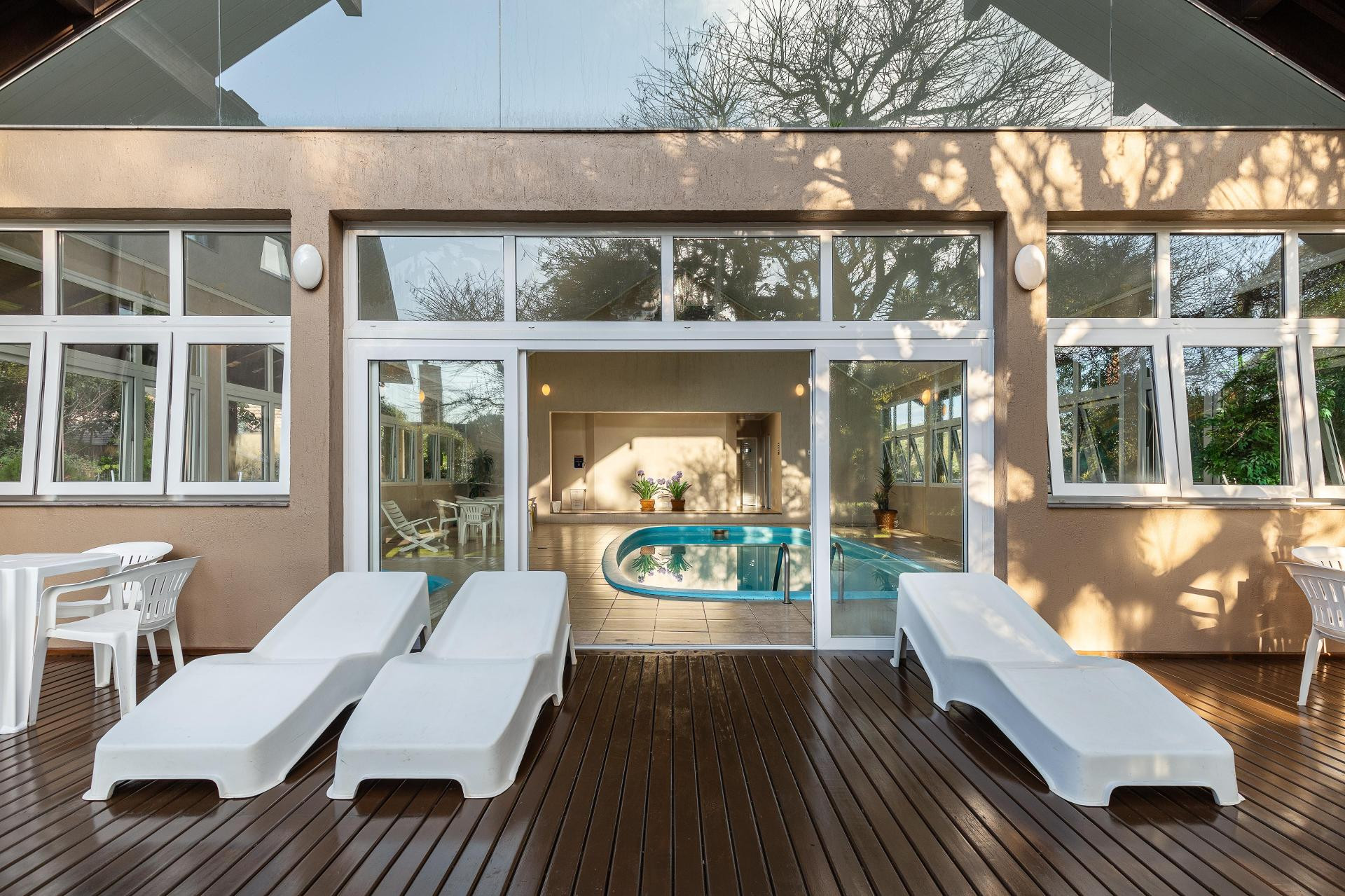 image-housing-carousel
