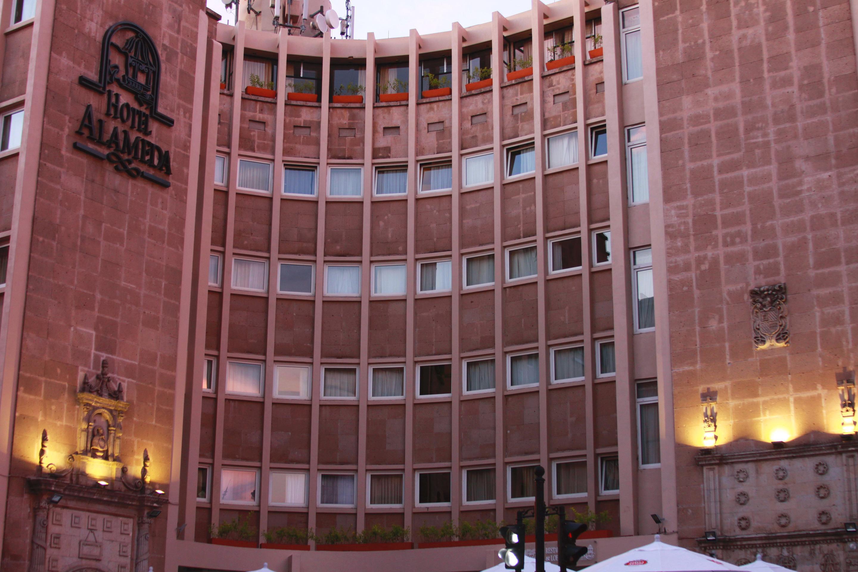image-housing-carousel