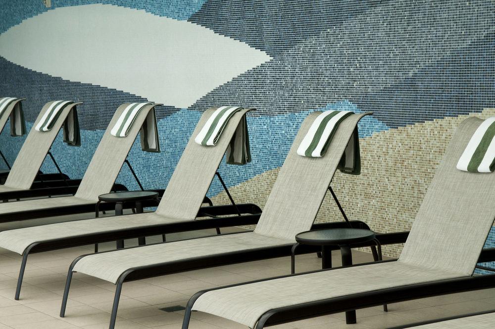 image-housing-carousel