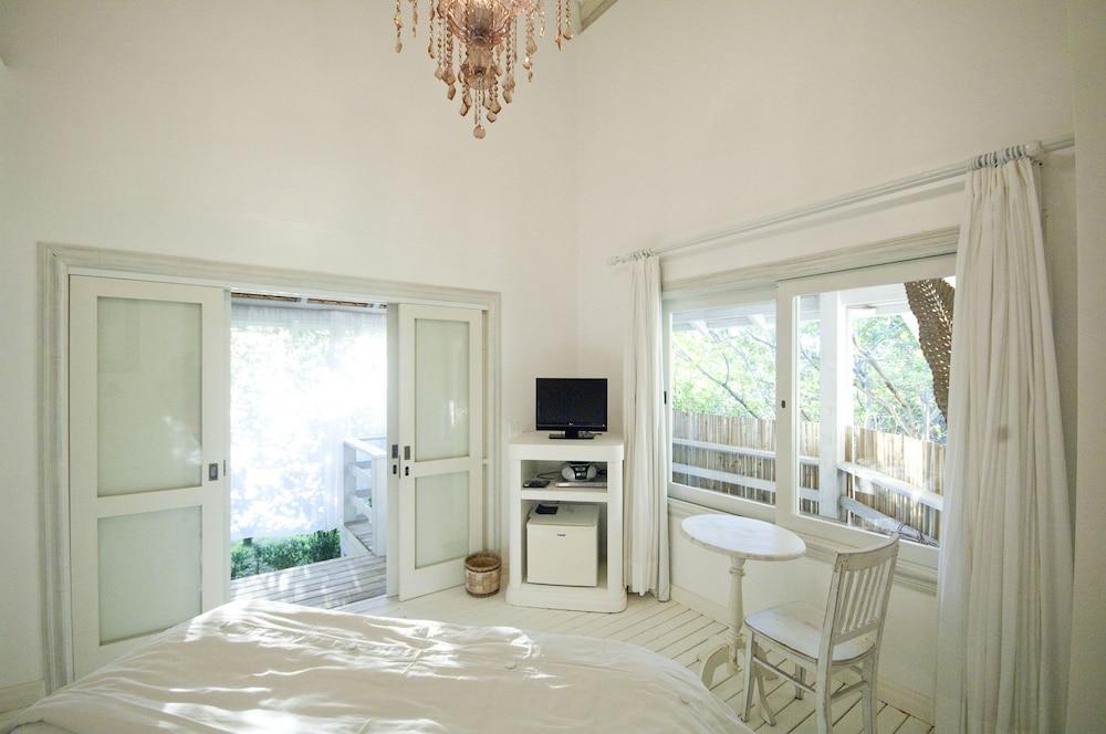 image-housing-carousel