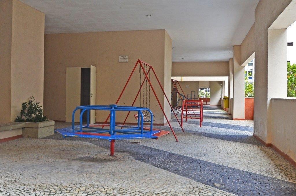 image-housing-carousel
