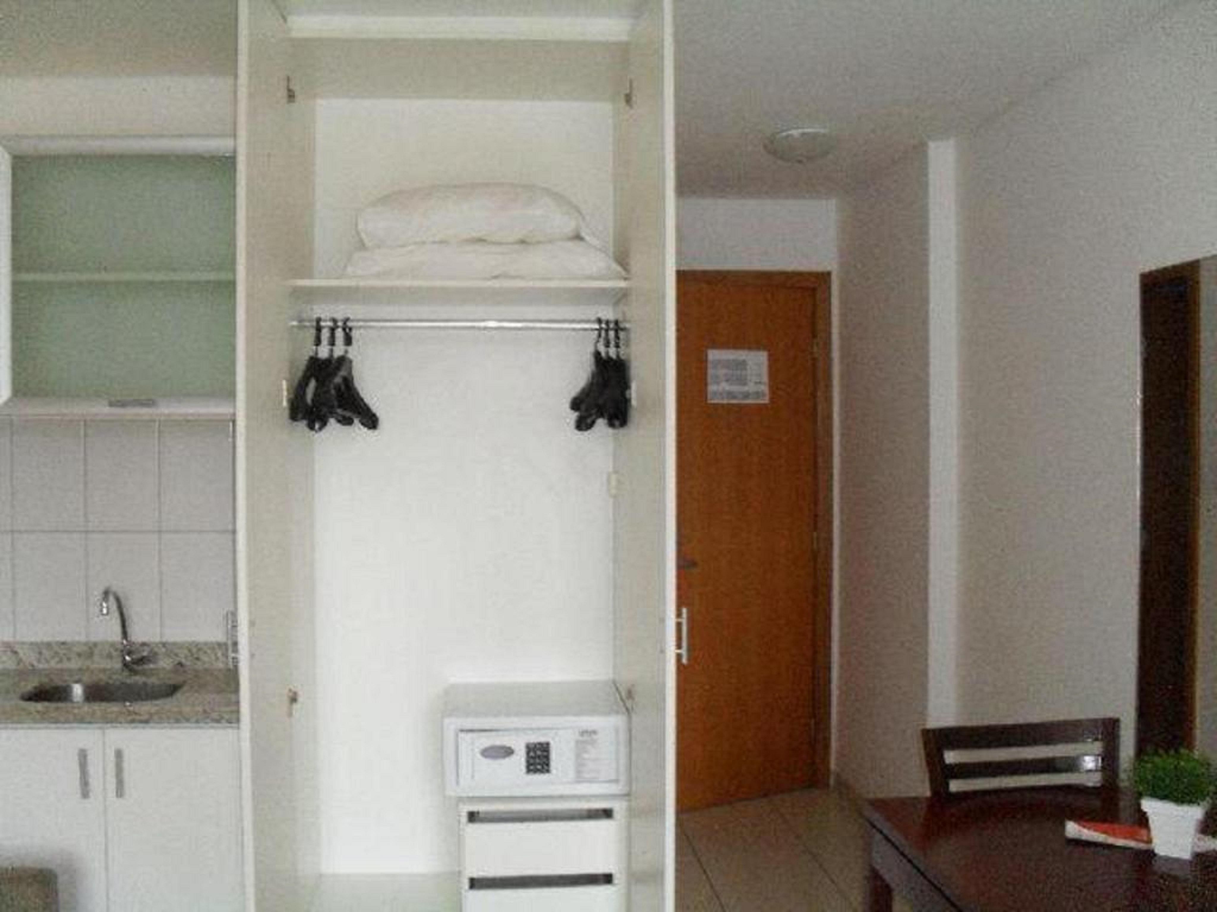 image-housing-carousel