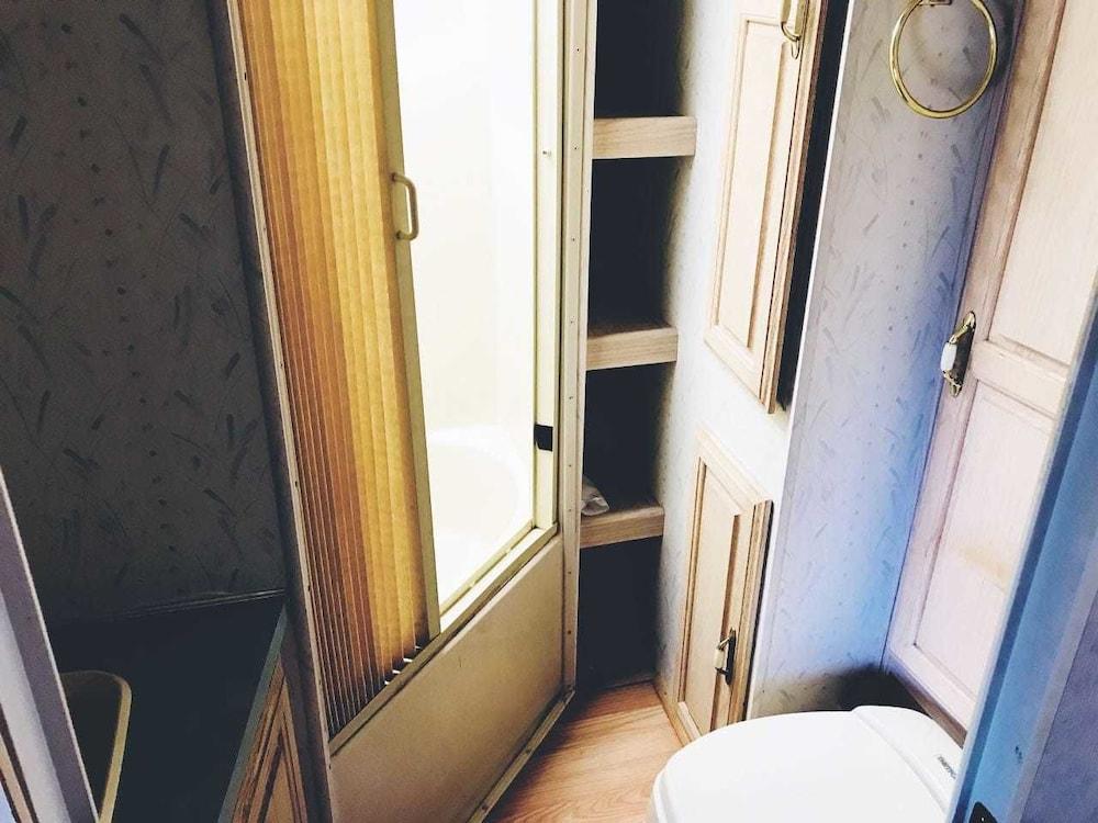 image-housing-carousel