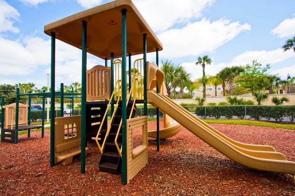 image-housing-carousel