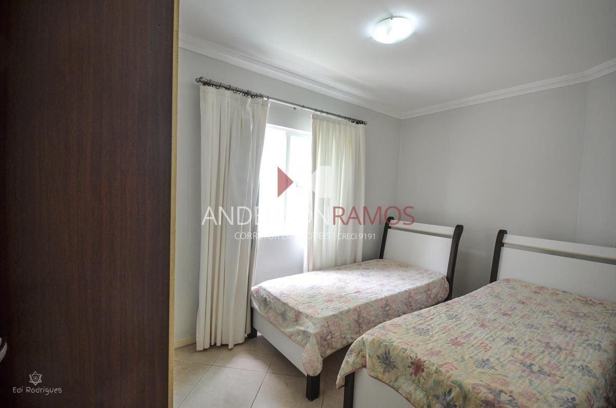 image-housing-carousel
