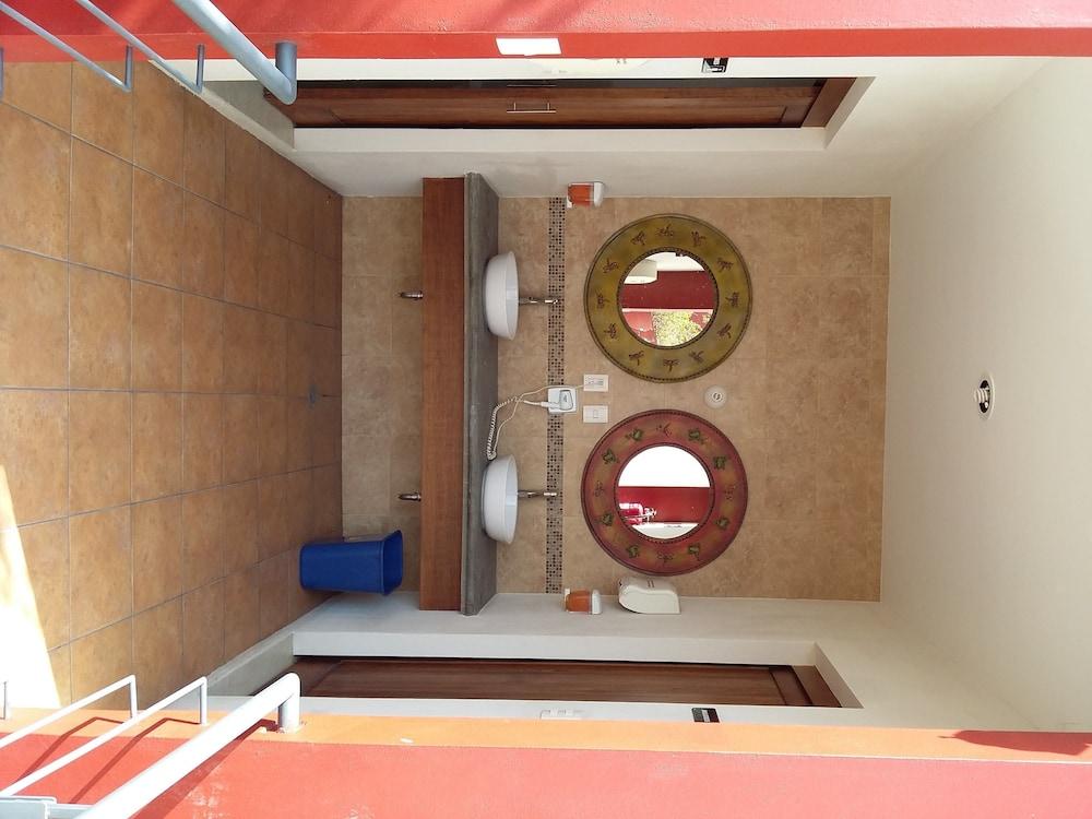 image-housing-carousel