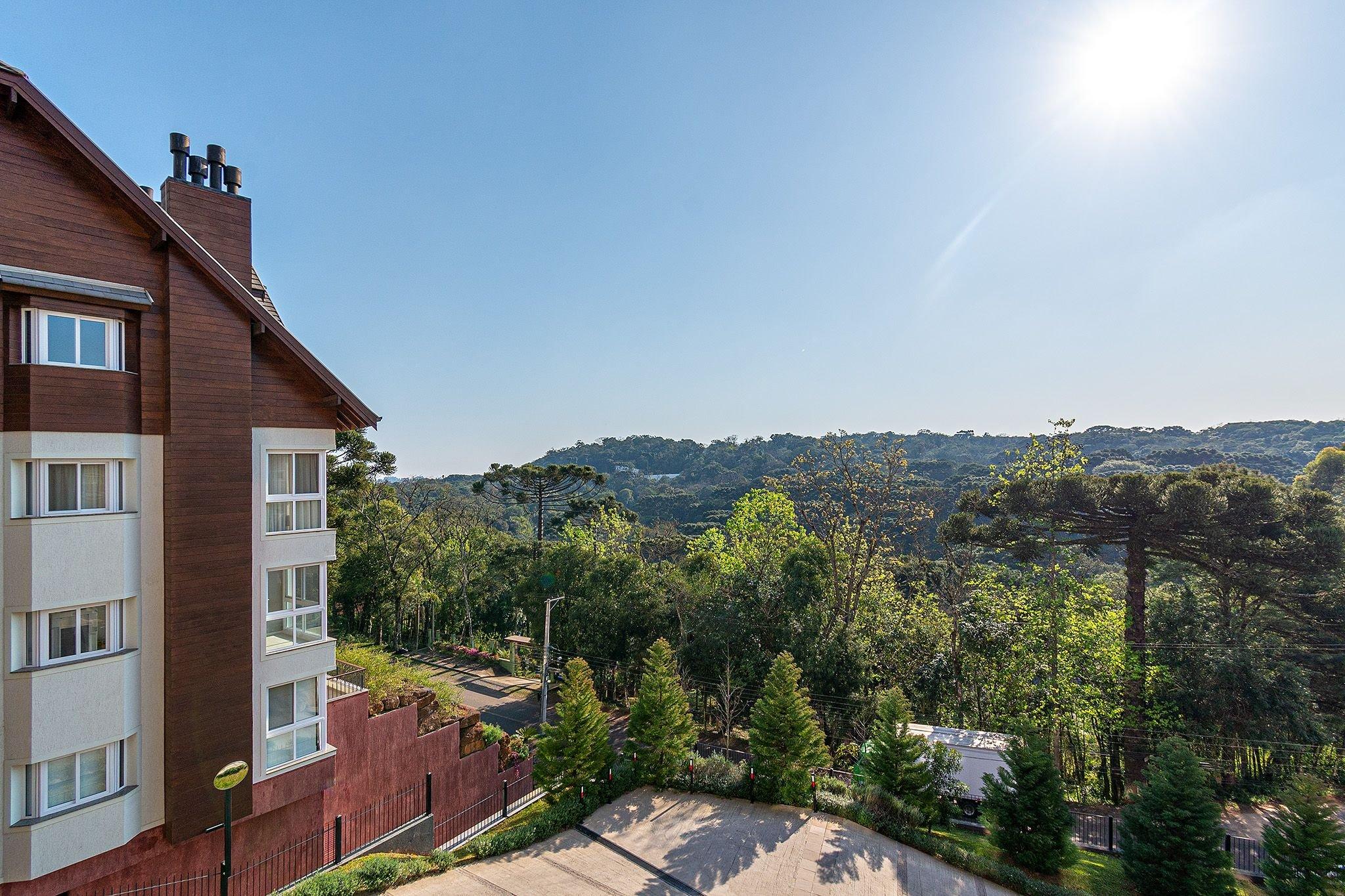 image-housing-carousel