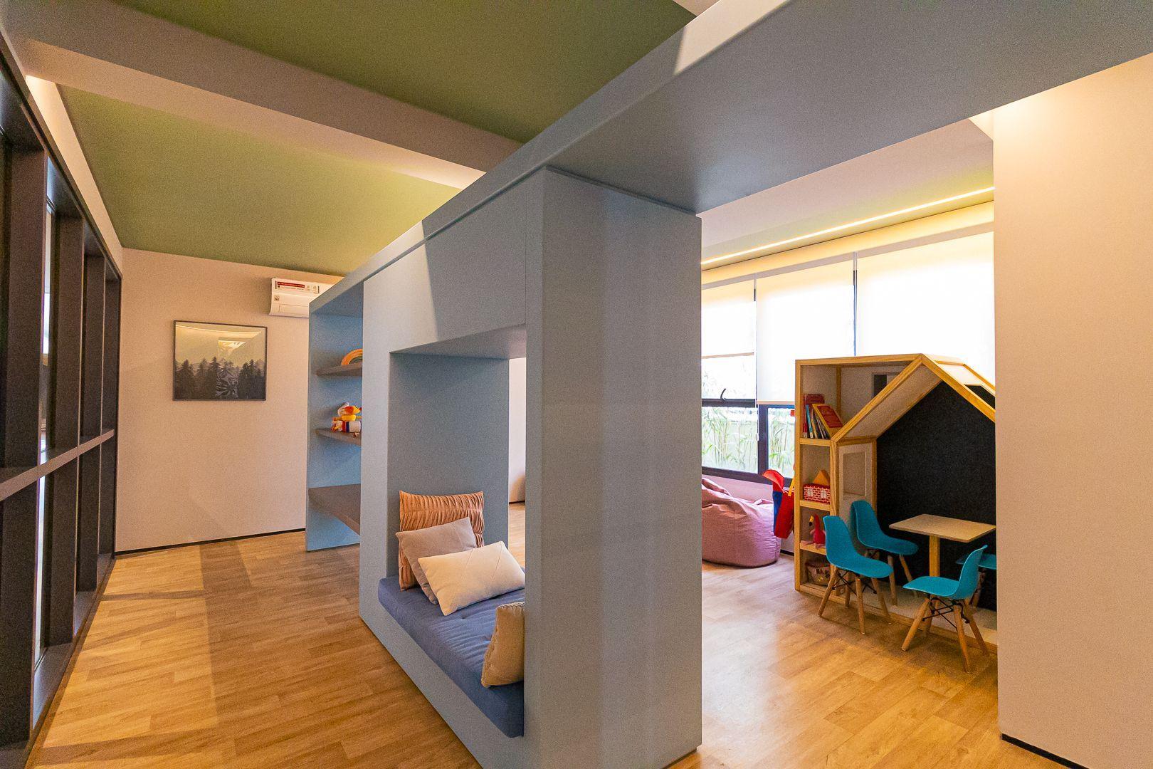 image-housing-carousel