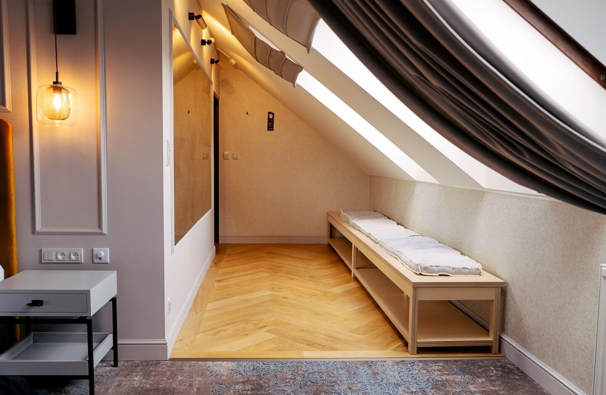 image-housing-carousel