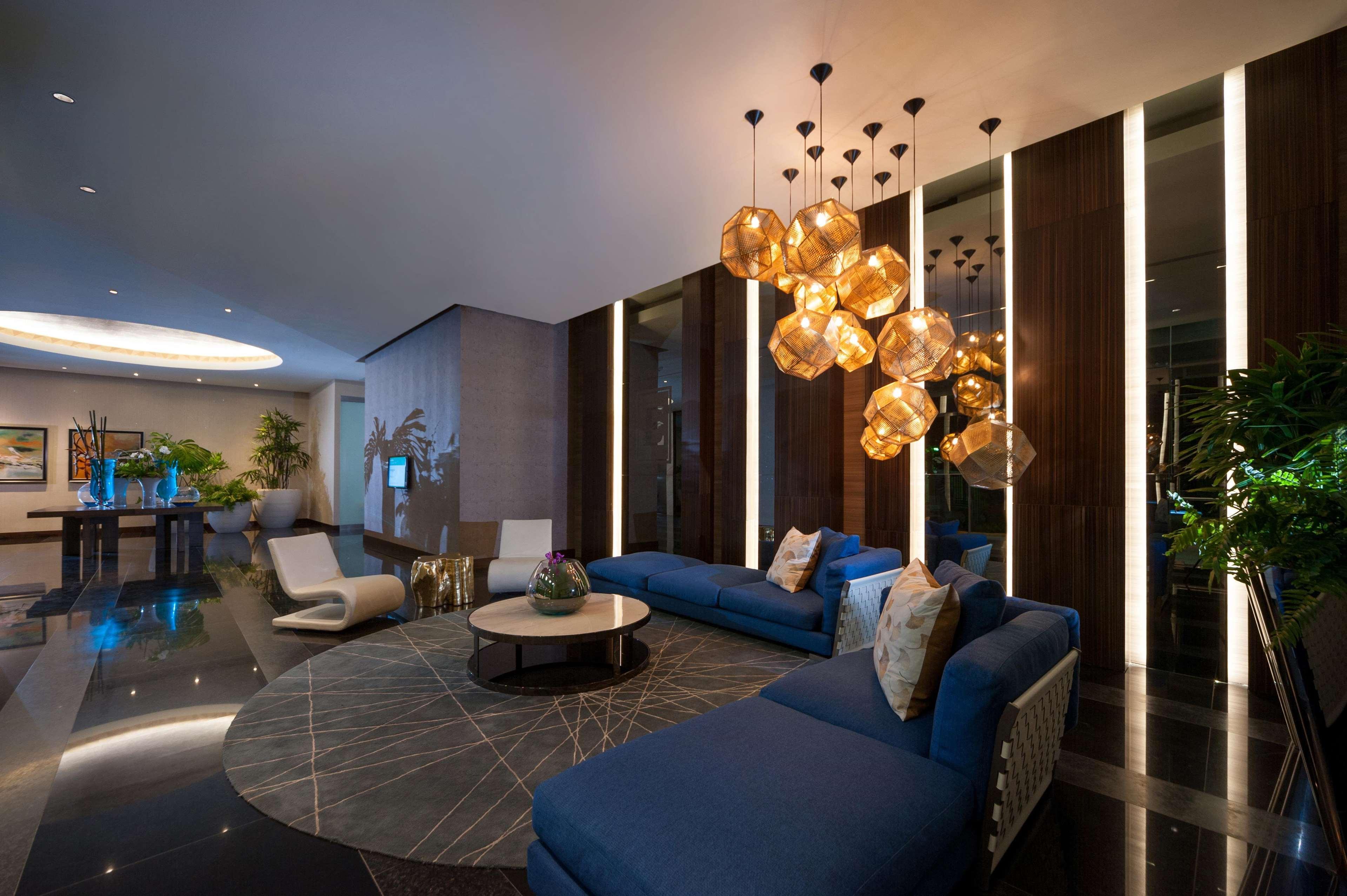 image-housing-carousel