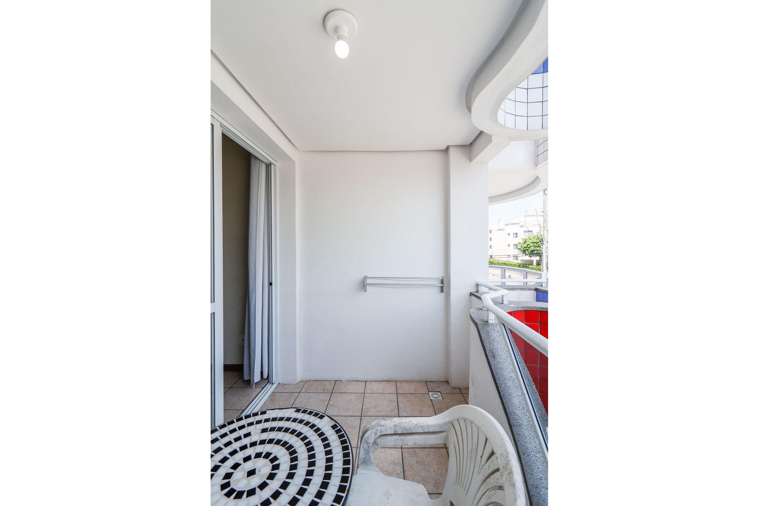 image-housing-carousel