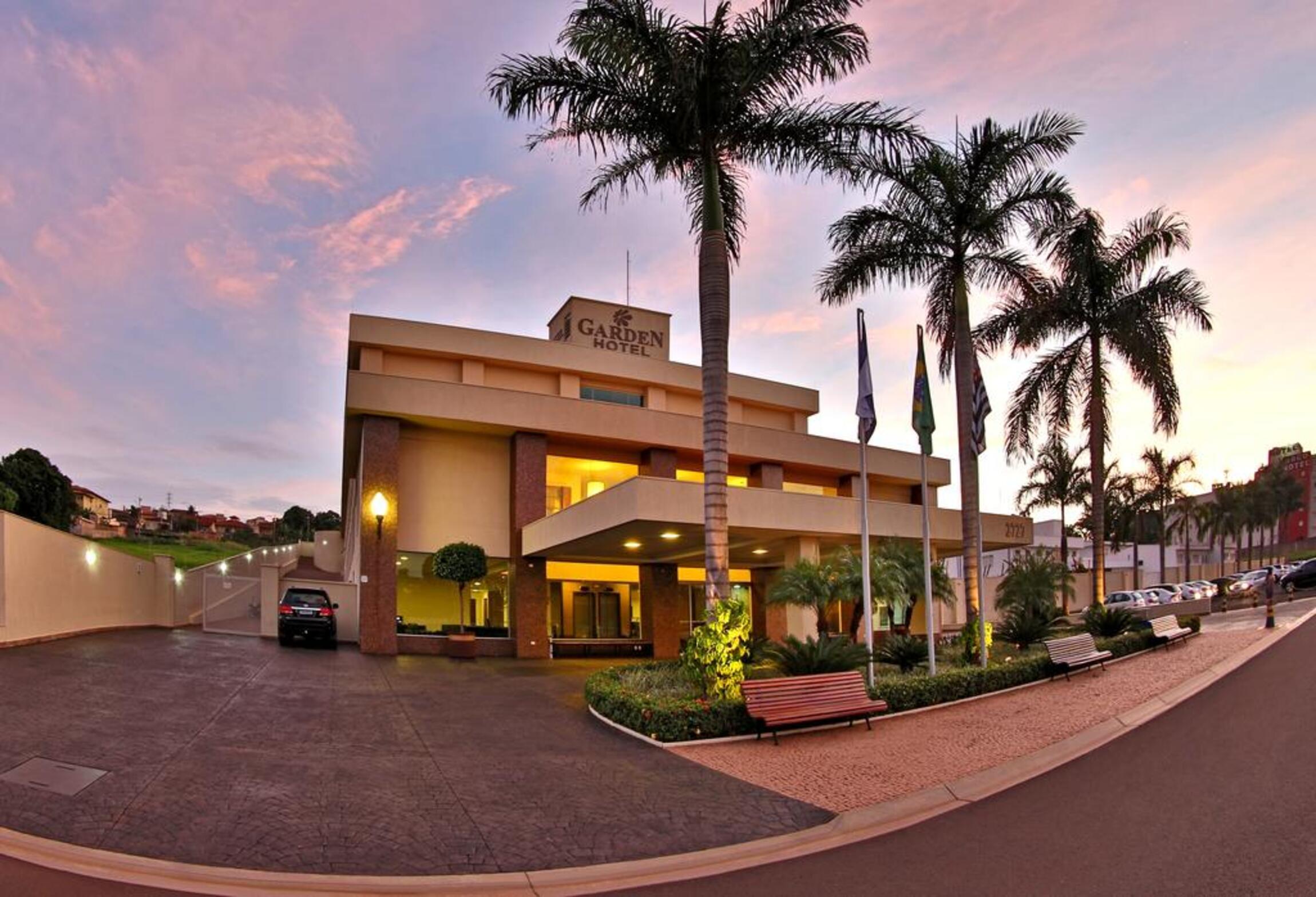 image-housing-carousel