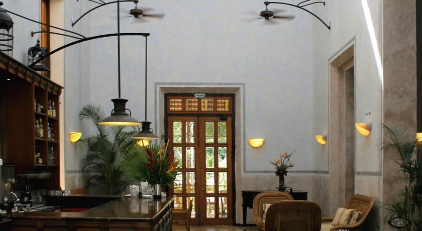 image-housing-carousel