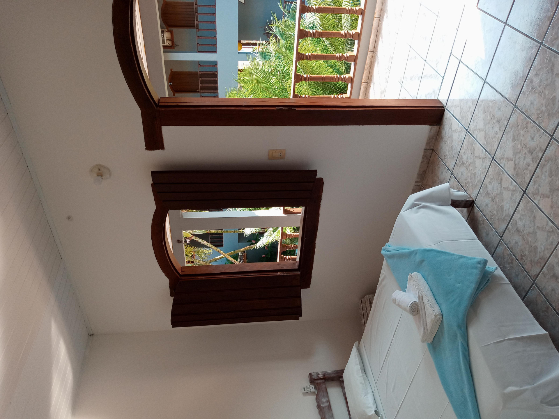 image-housing-carousel