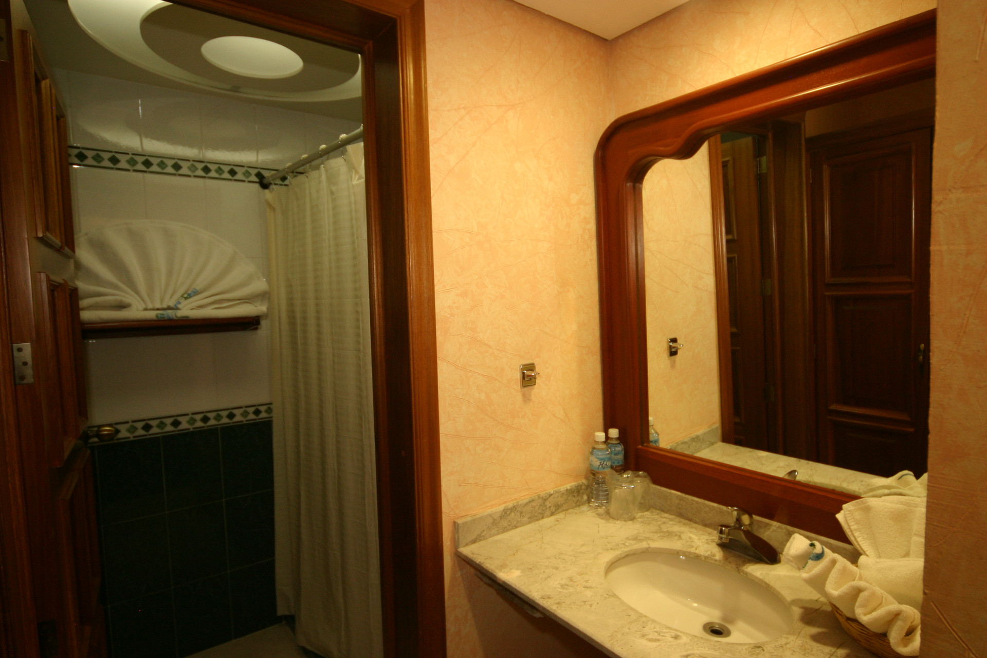 image-housing-carousel