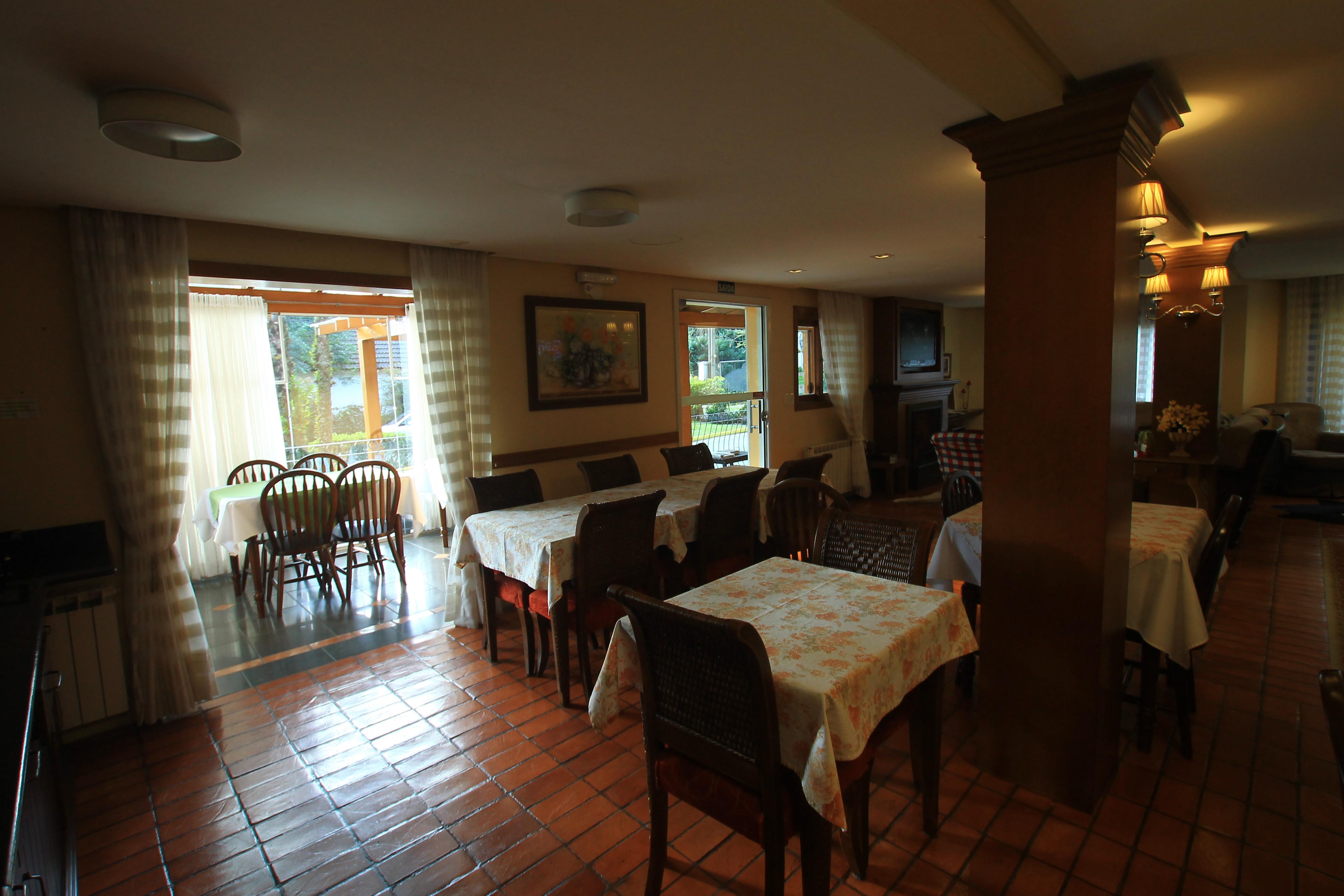 image-housing-carousel