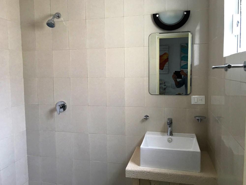 image-housing-carousel