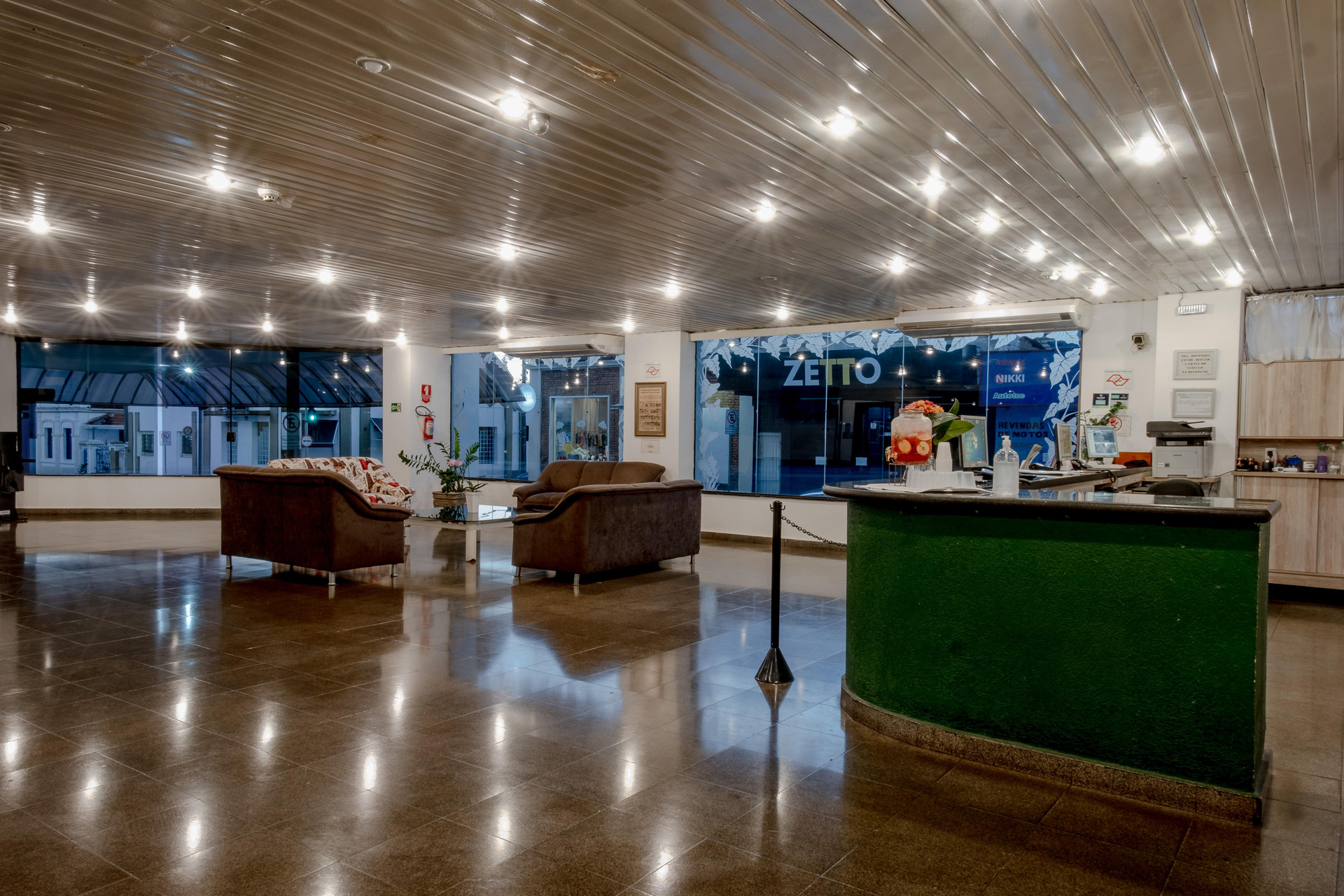 image-housing-carousel