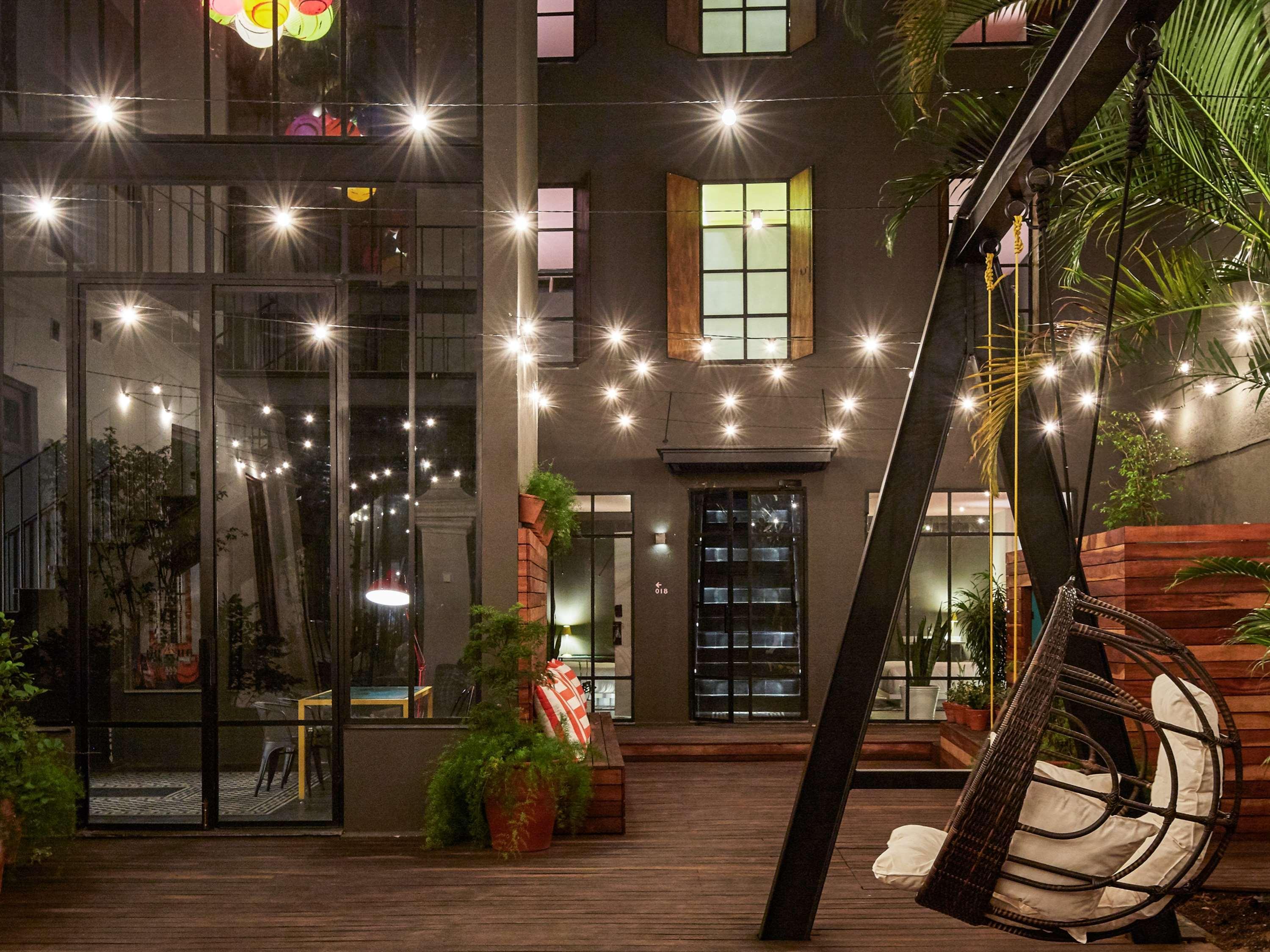 image-housing-carousel