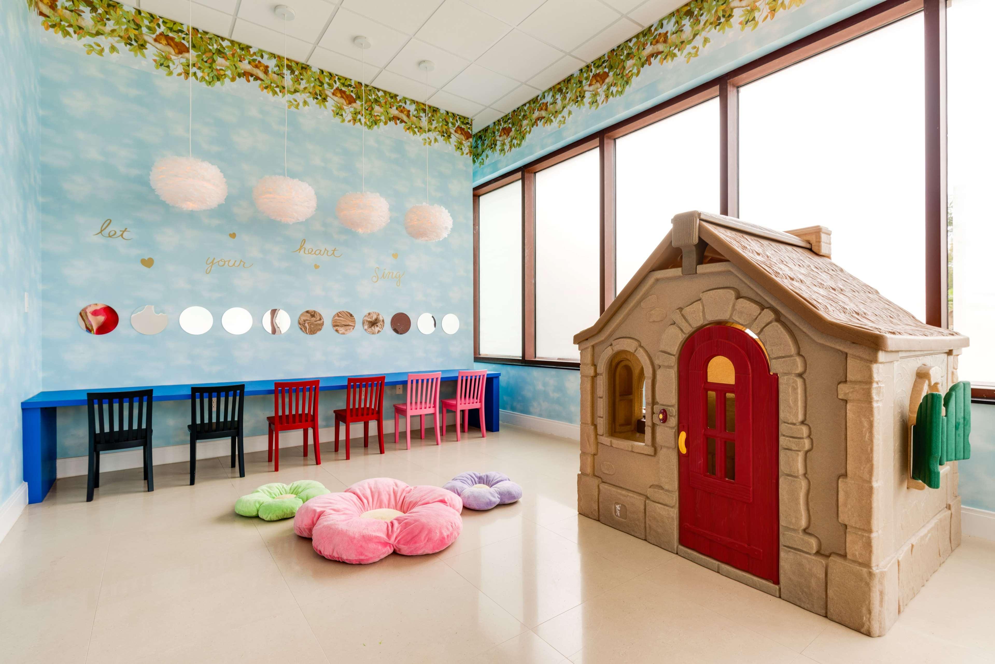 image-housing-carousel