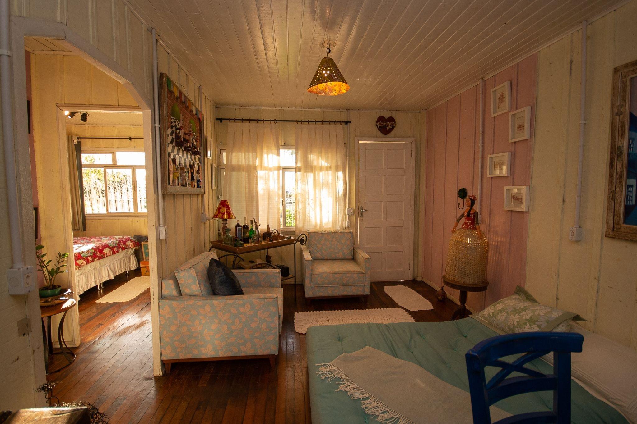 image-housing-carousel