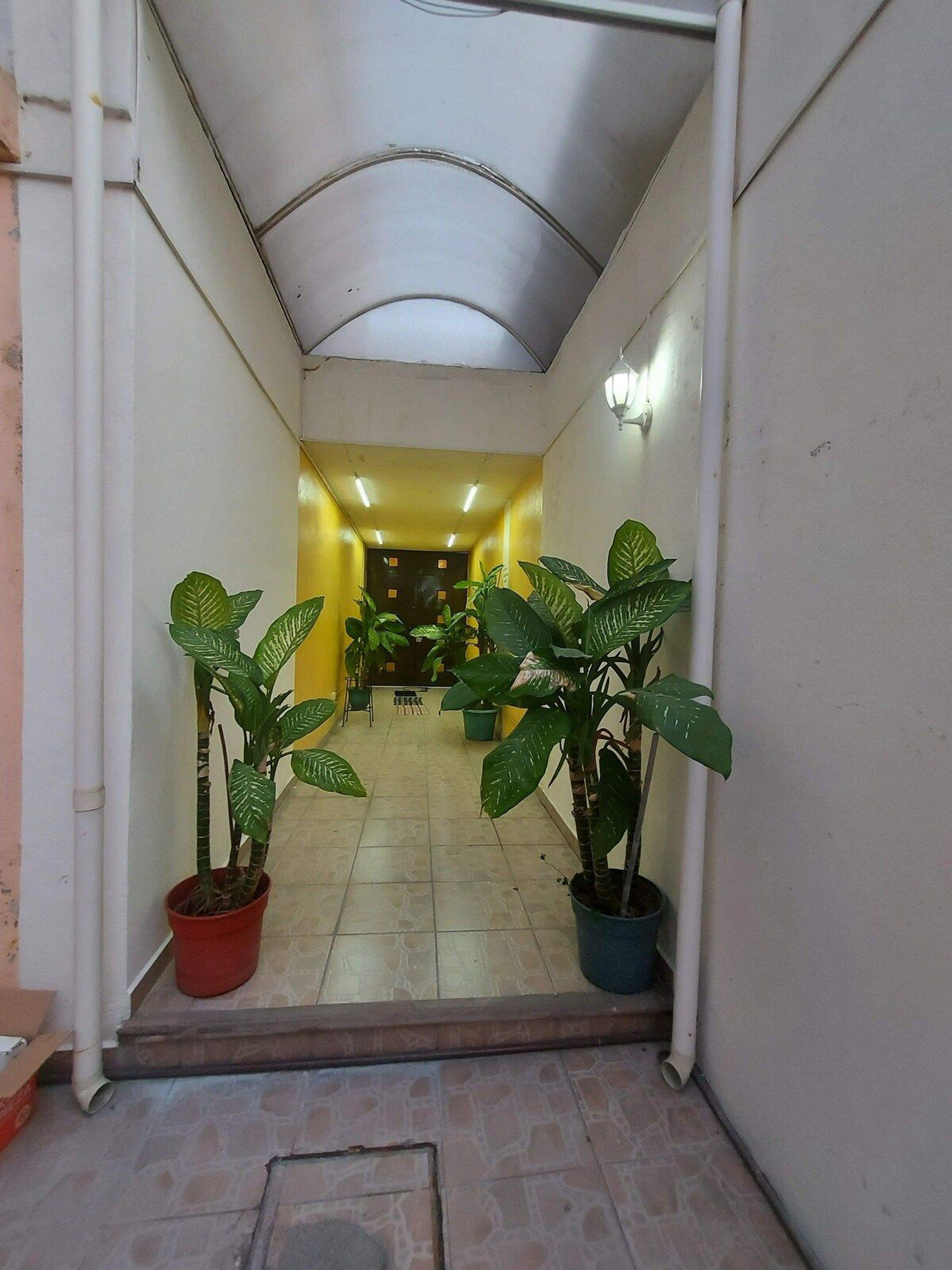 image-housing-carousel