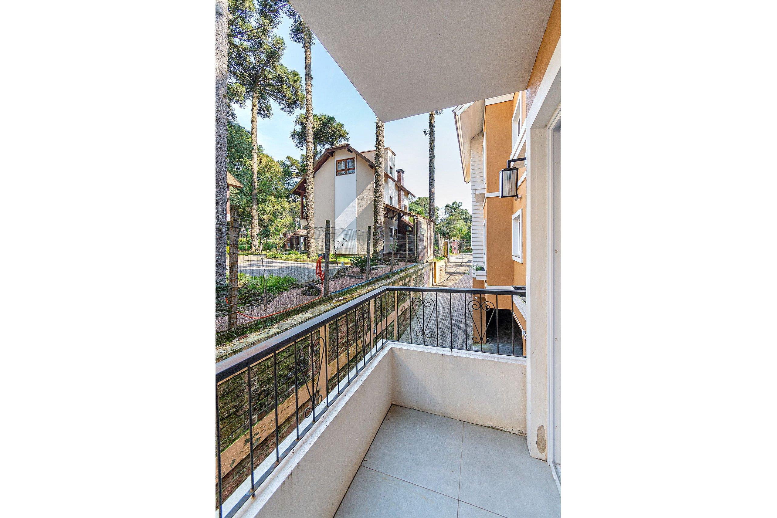 image-housing-carousel