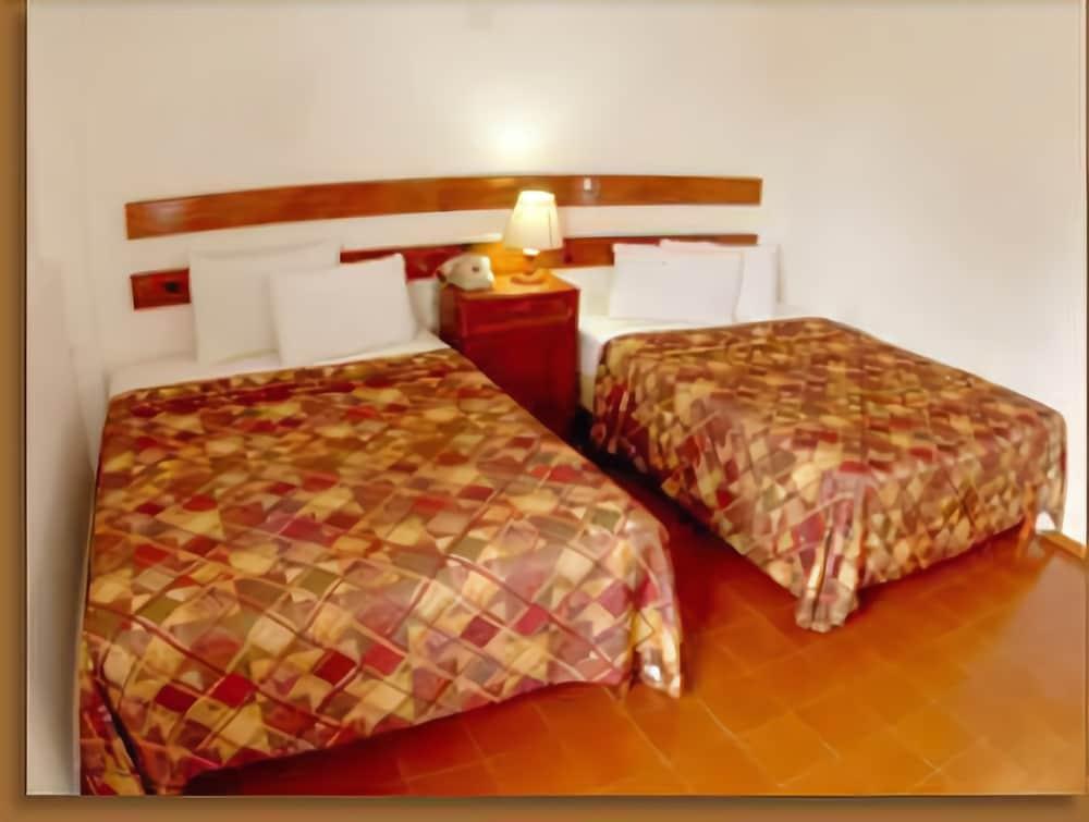 image-housing-carousel
