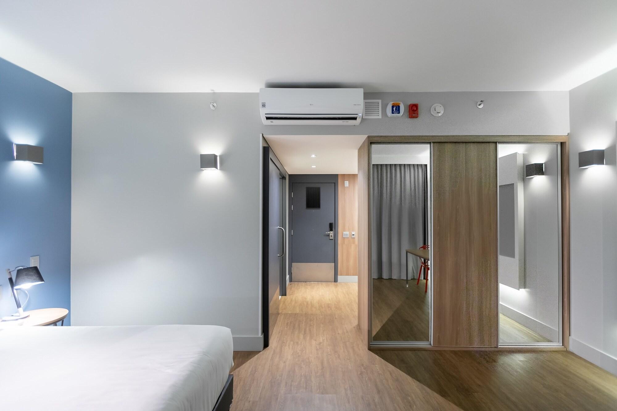 image-housing-carousel