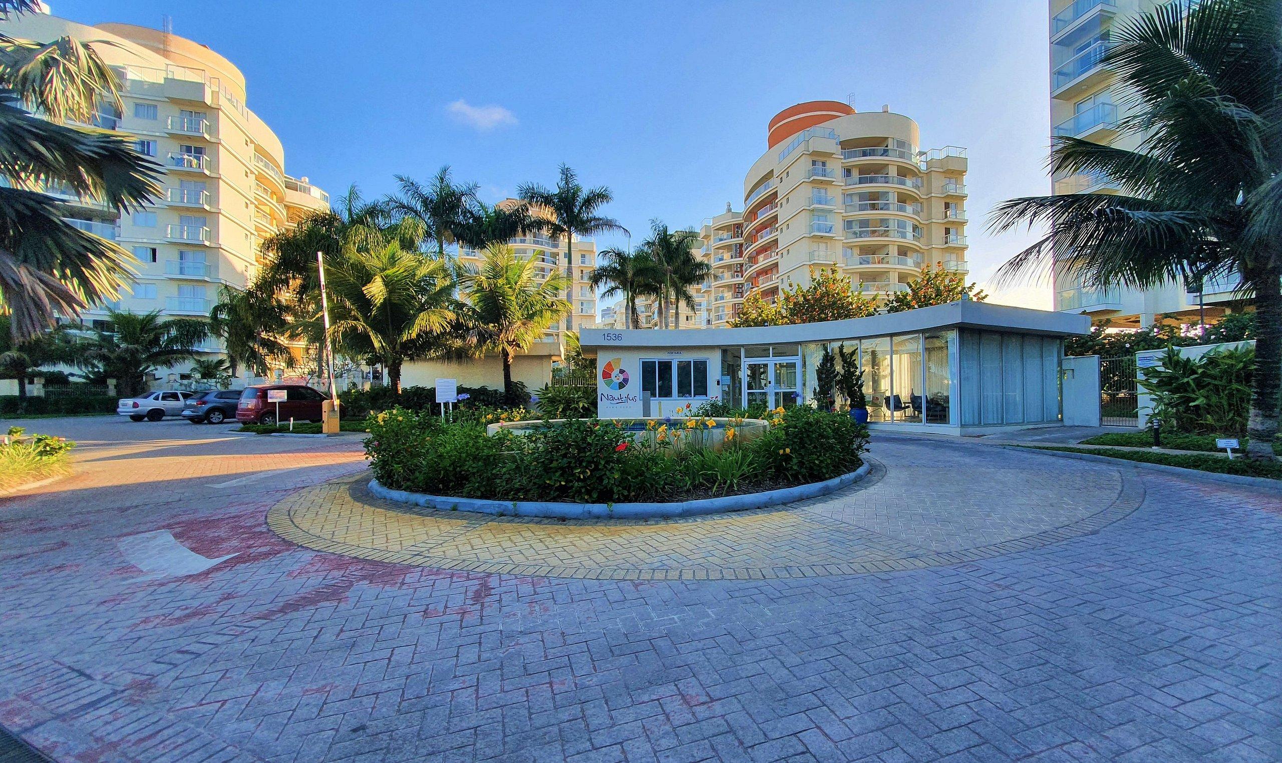 image-housing-carousel