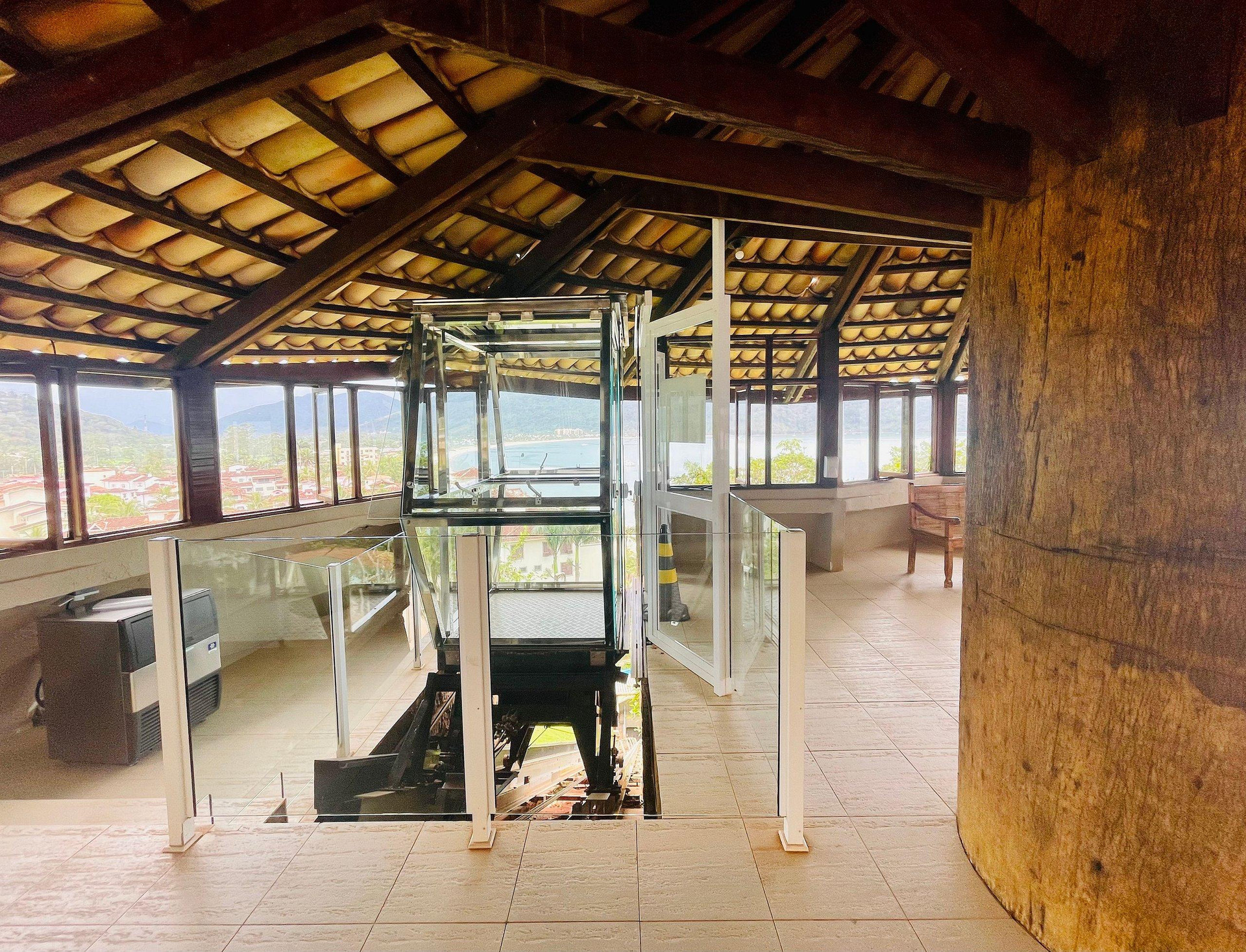 image-housing-carousel