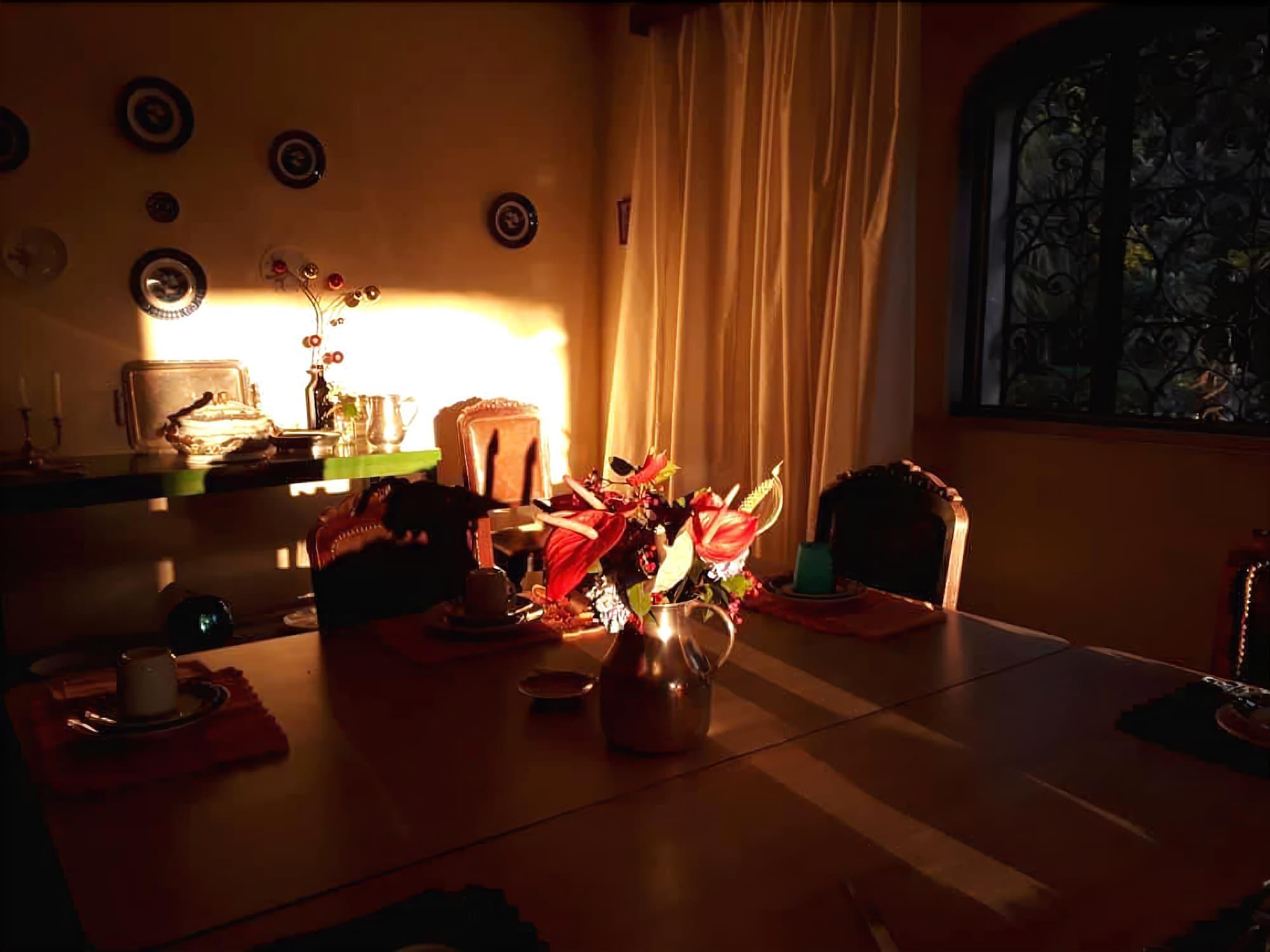 image-housing-carousel