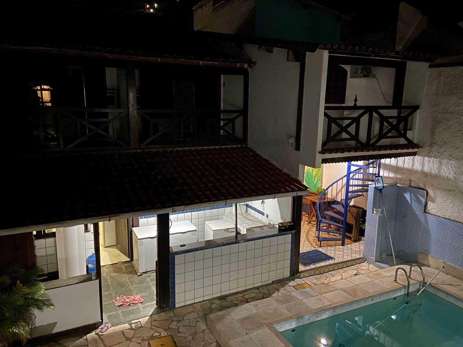 image-housing-carousel