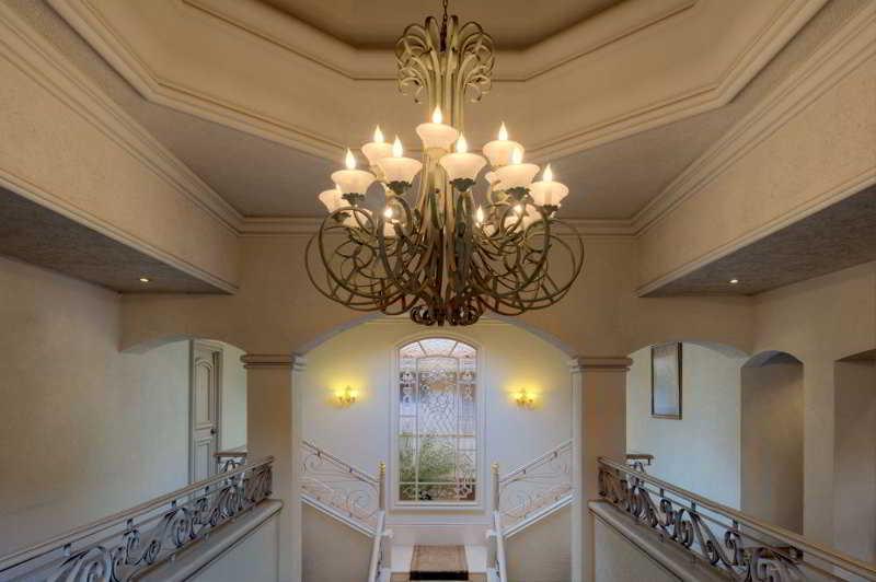 image-housing-carousel