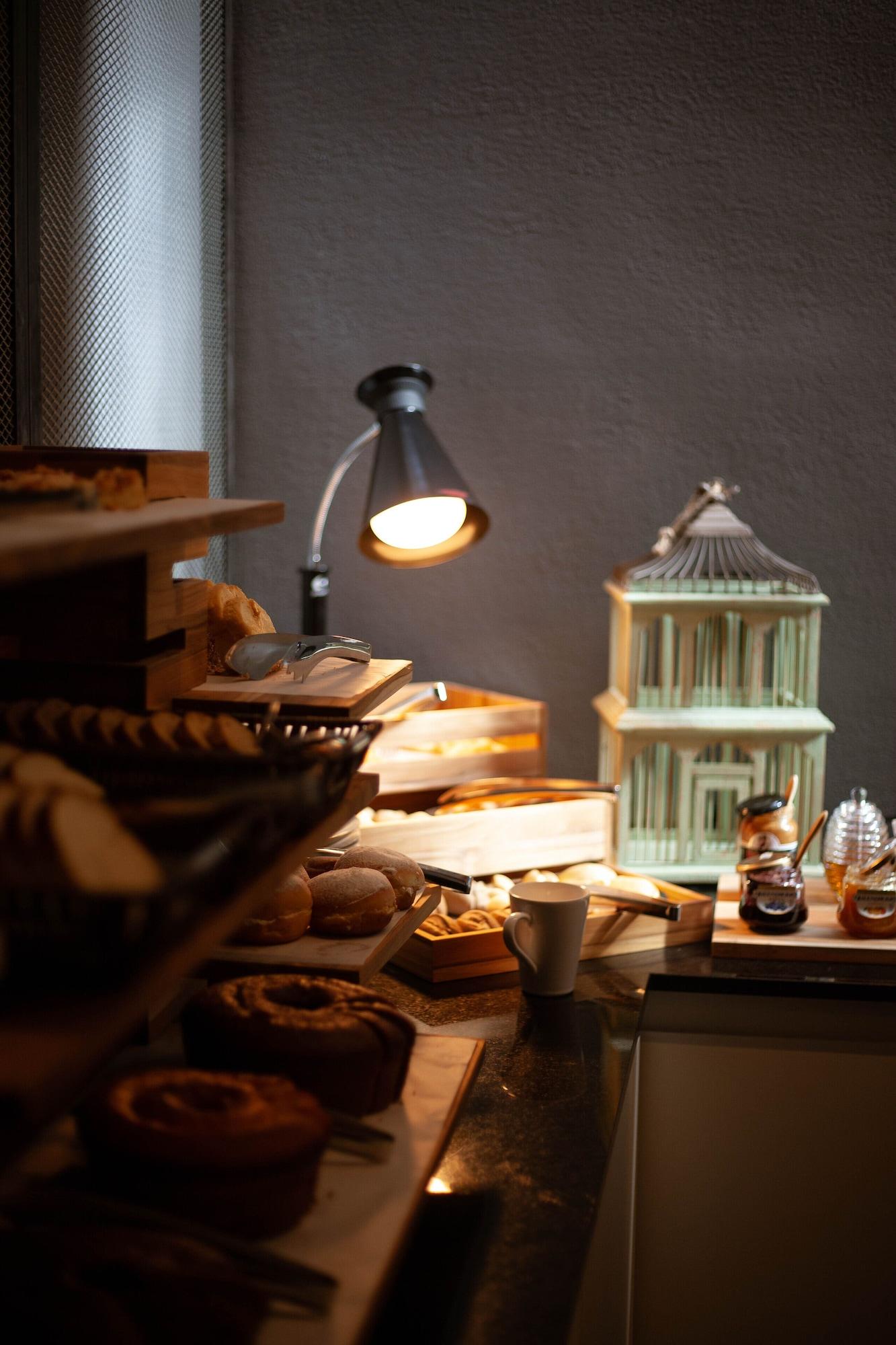 image-housing-carousel