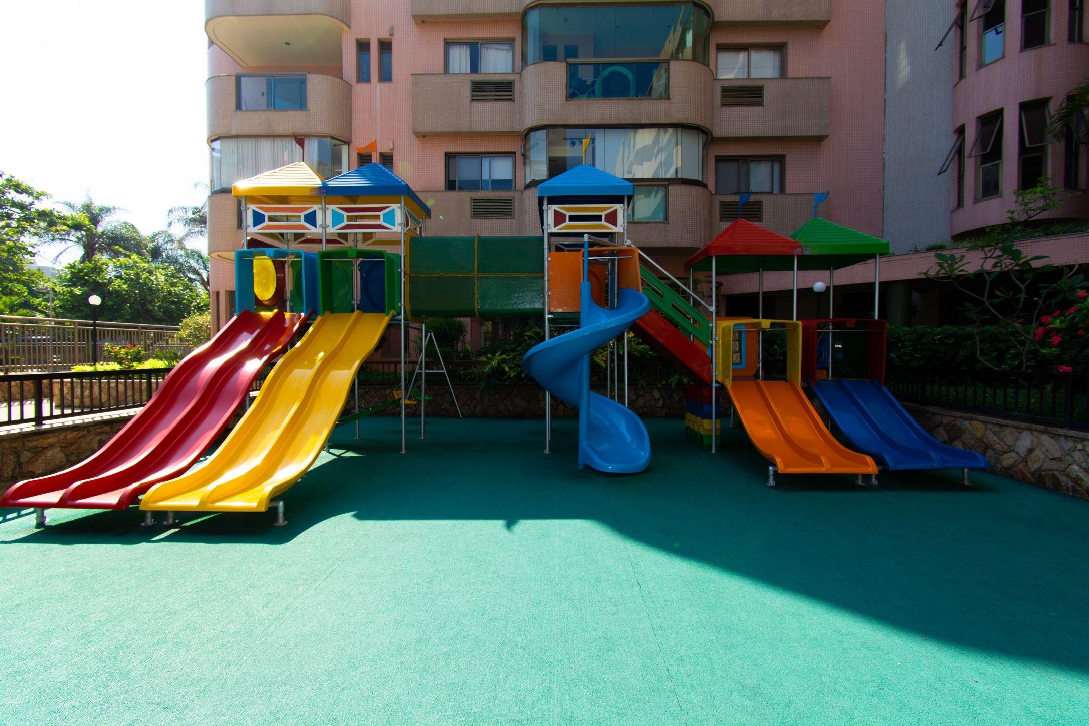 image-housing-carousel