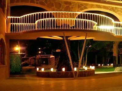 image-housing-carousel