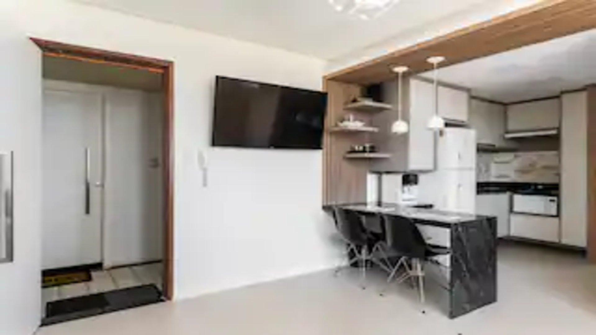 image-housing-carousel
