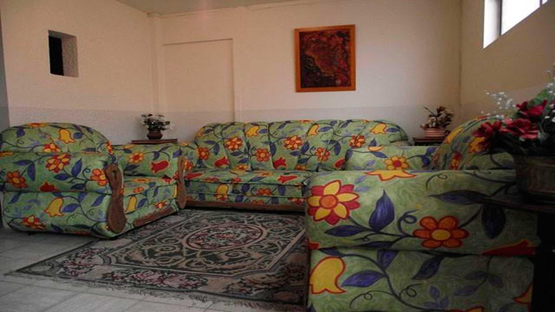 image-housing-carousel