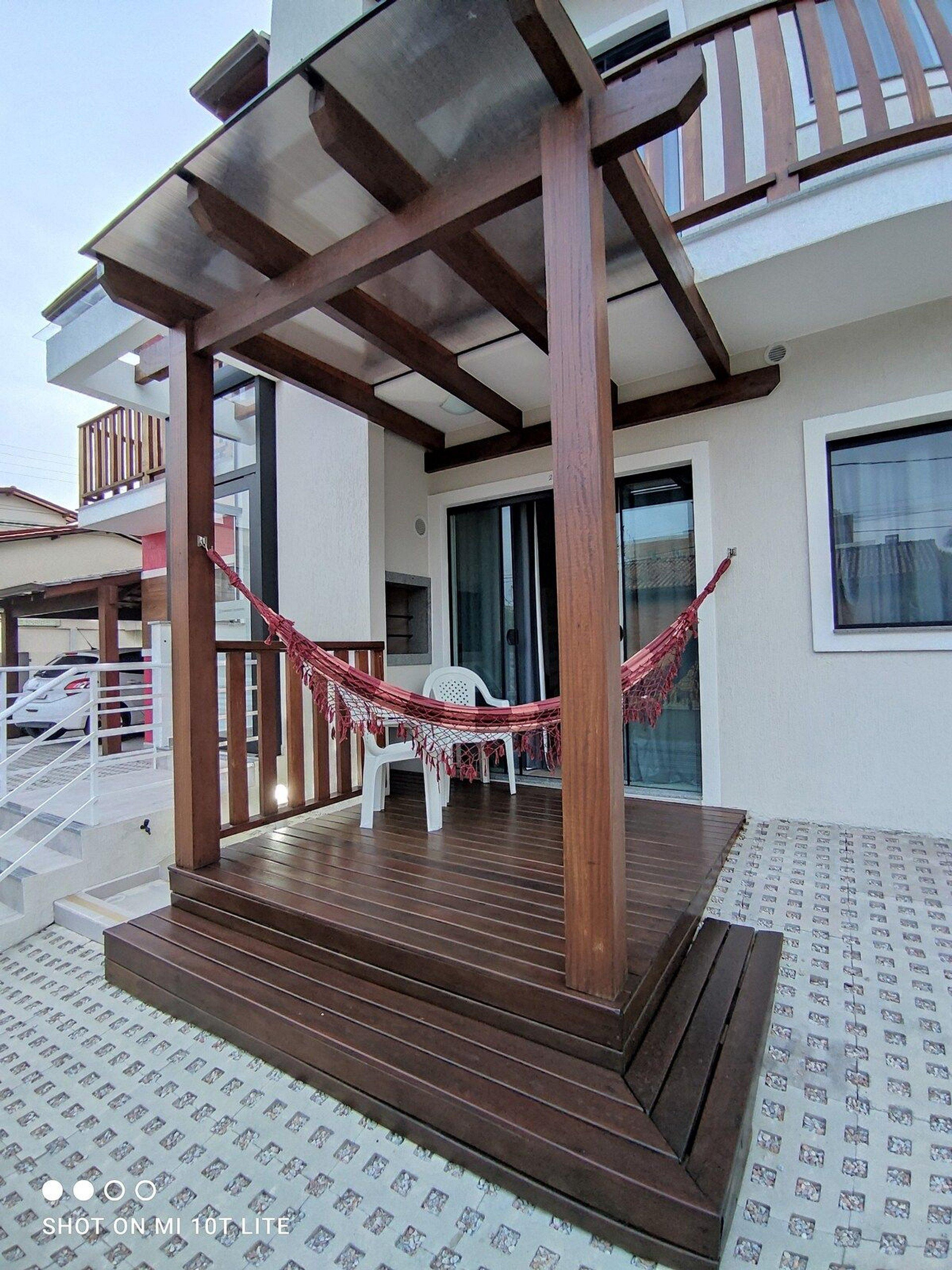 image-housing-carousel