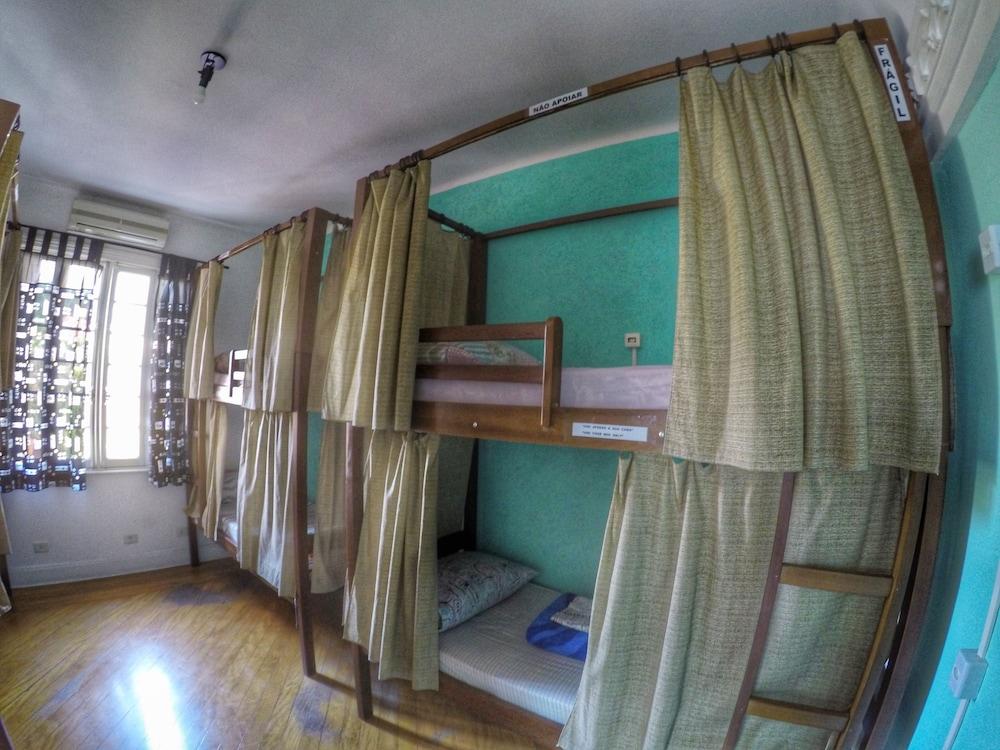 image-housing-carousel